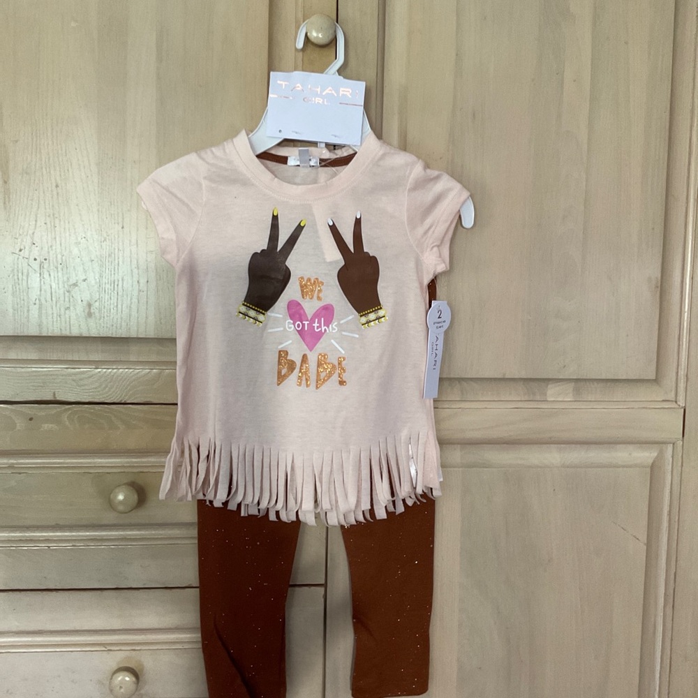TAHARI GIRL 2 pc set size 5 “ WE GOT THIS BABE” Peace Sign Hands of Color NWT